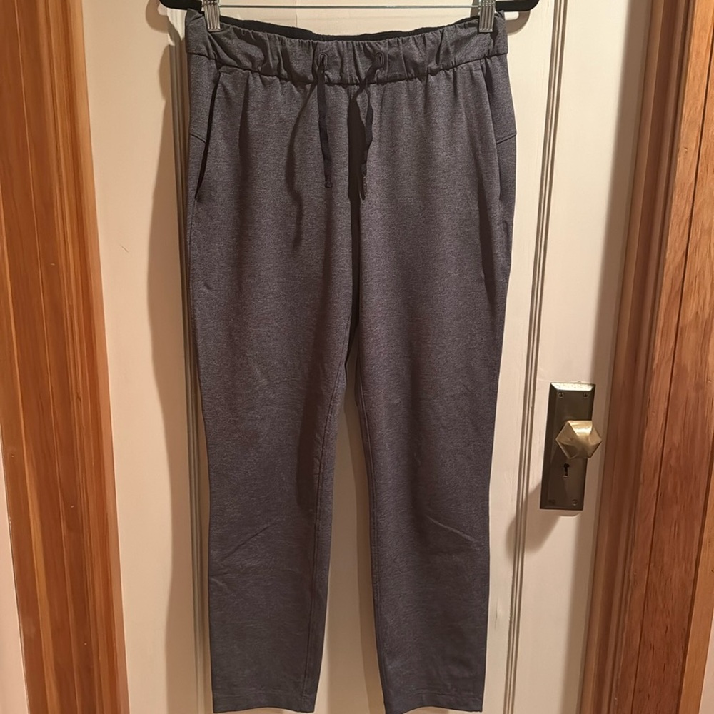 Lululemon 7/8 tapered-leg Pant size 6